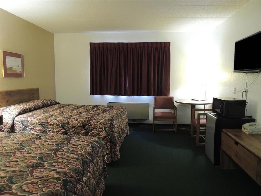 America'S Stay Inn Stewartville Стая снимка